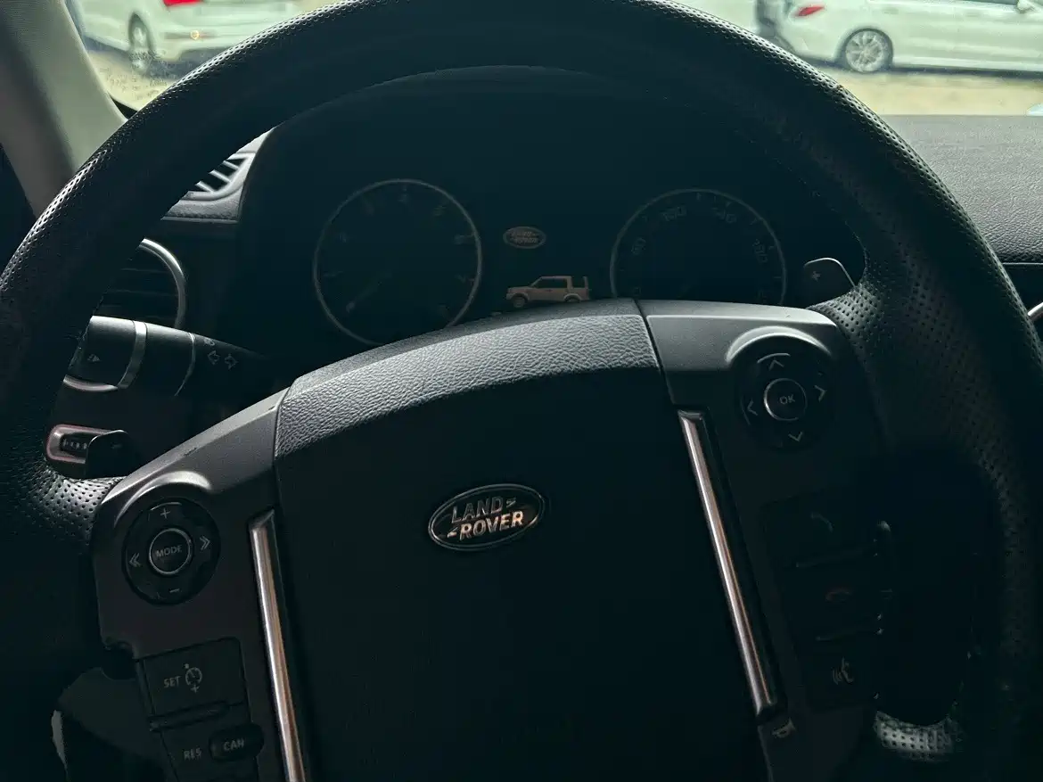 Land Rover Discovery 2015 3.0 SC V6 SE фото 6