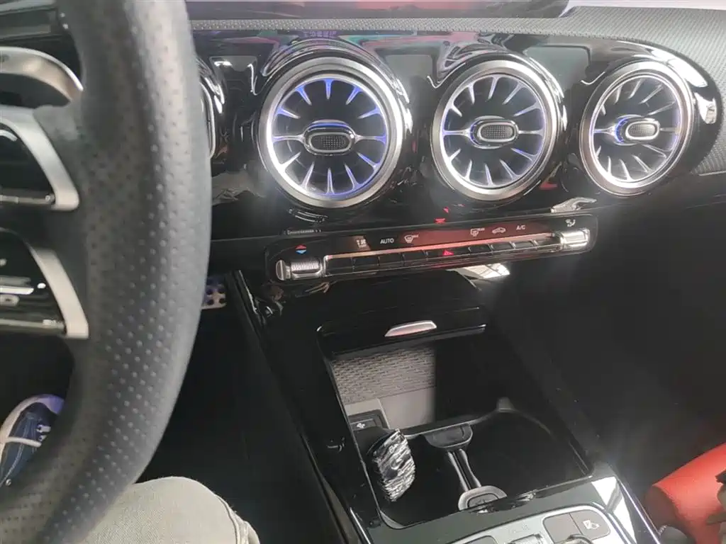 Mercedes-Benz A-Class AMG 2025 AMG A 35 L 4MATIC фото 13