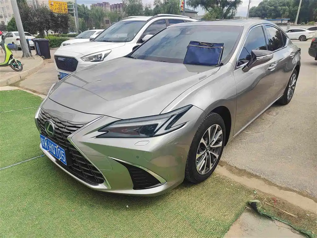 Lexus ES 2026 2025 200 Ultimate Edition