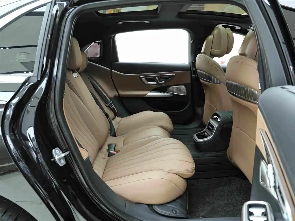 صورة 13 - Mercedes-Benz E-Class