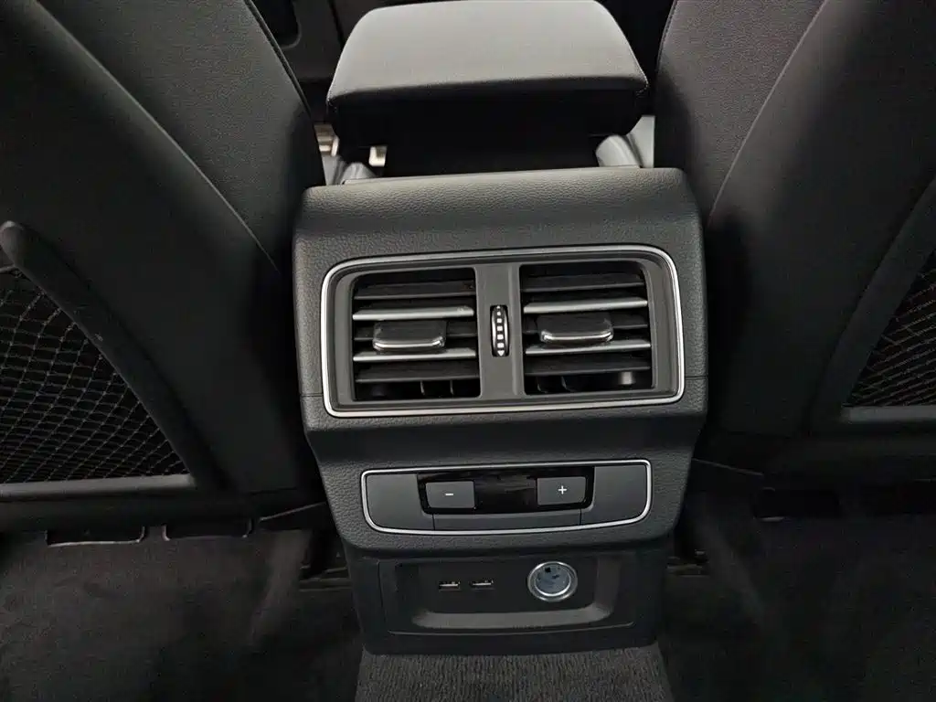 Audi Q5L 2024 Model 45 TFSI Luxury Dynamic фото 10