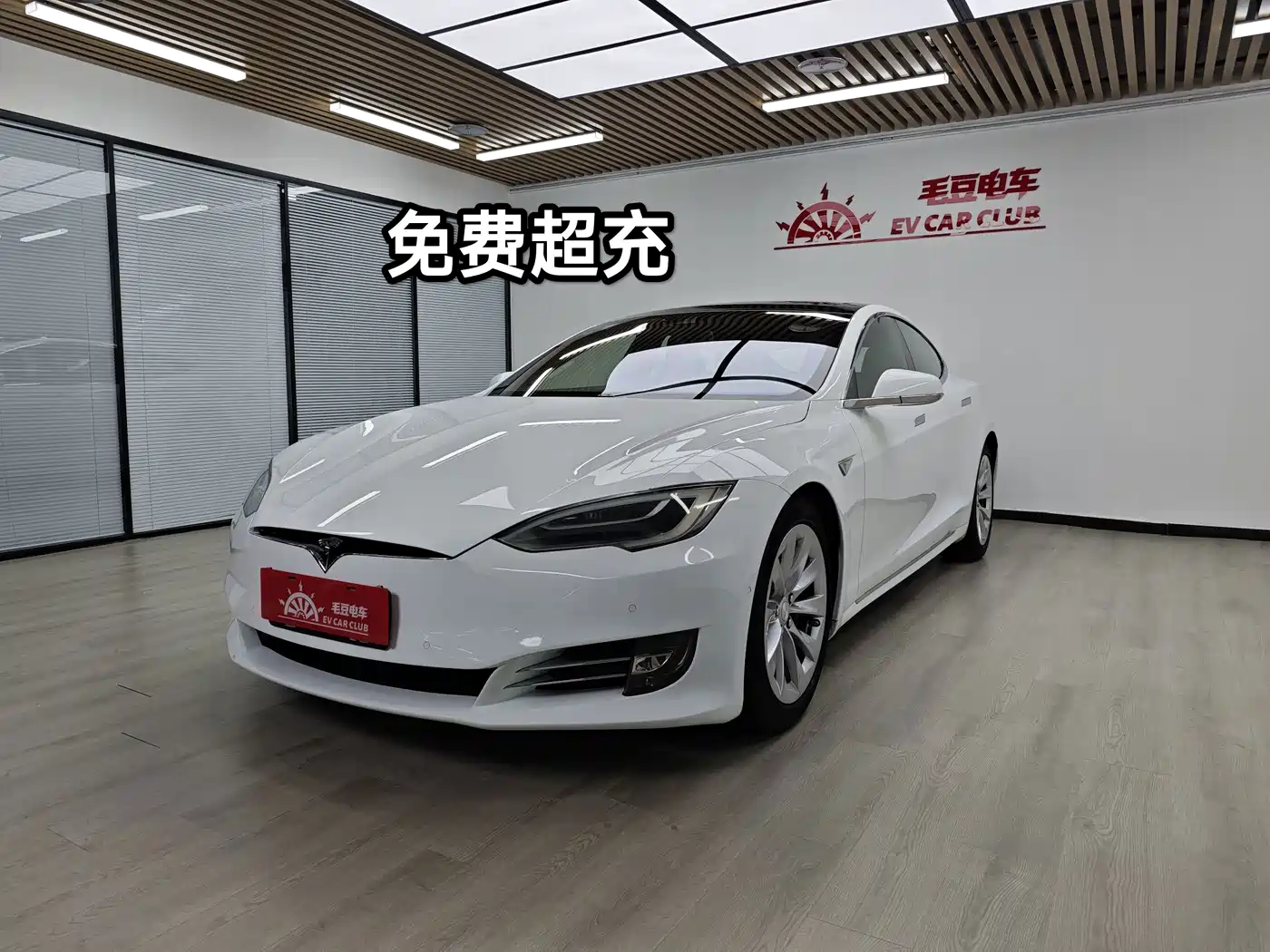 Фото 1 - Tesla Model S