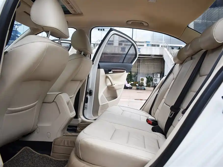 Volkswagen Lavida 2013 Facelift Classic 1.6L Automatic Comfort фото 11