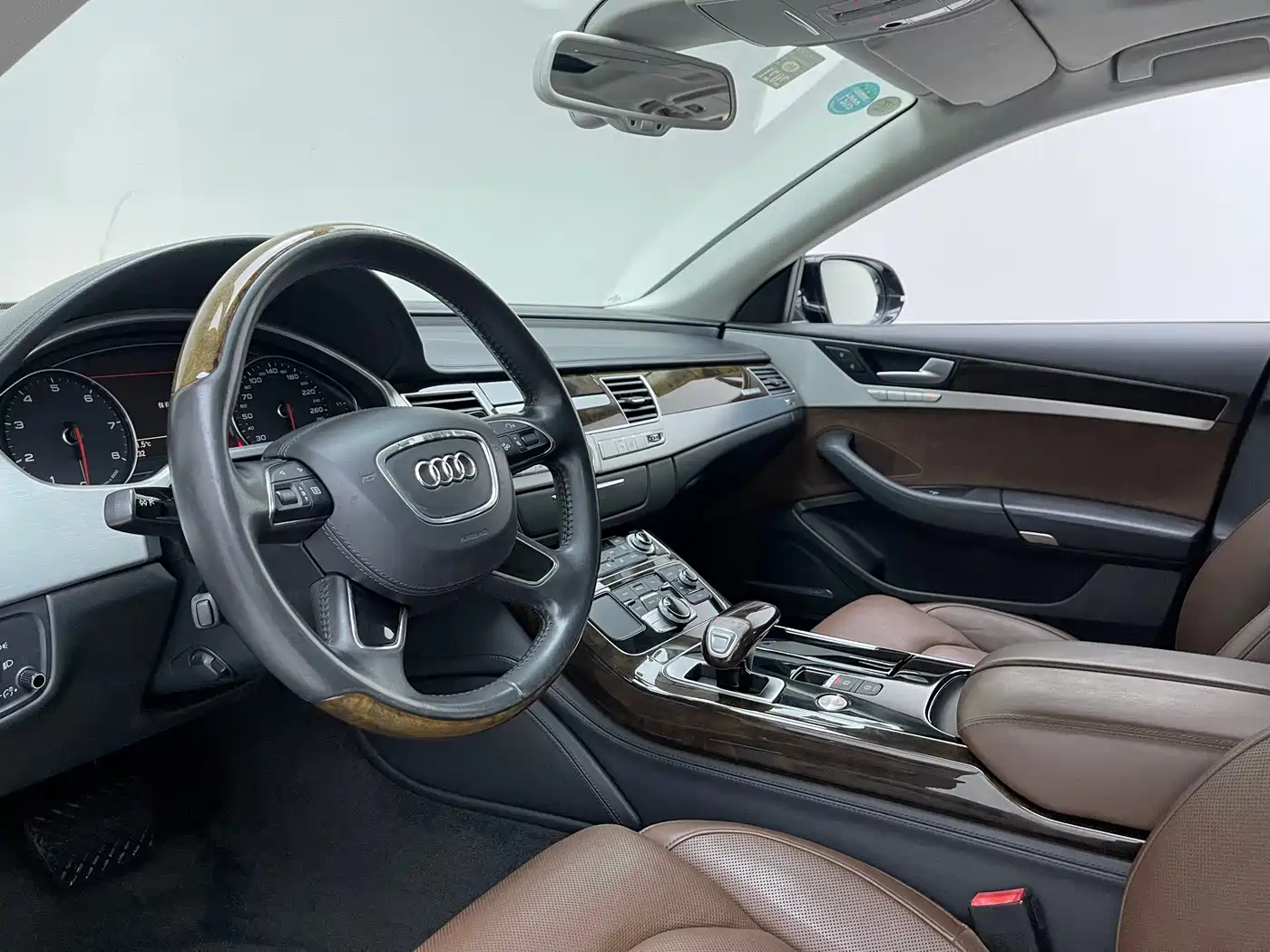 Photo 4 - Audi A8