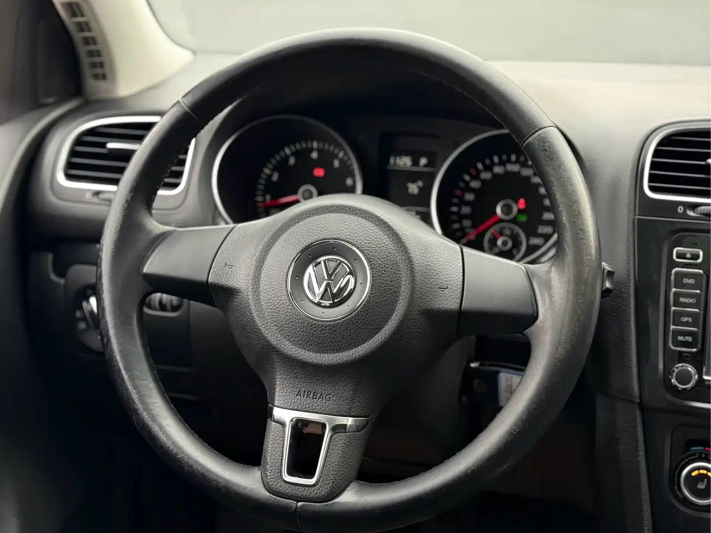 Volkswagen Golf 2012 1.4TSI Automatic Luxury фото 6