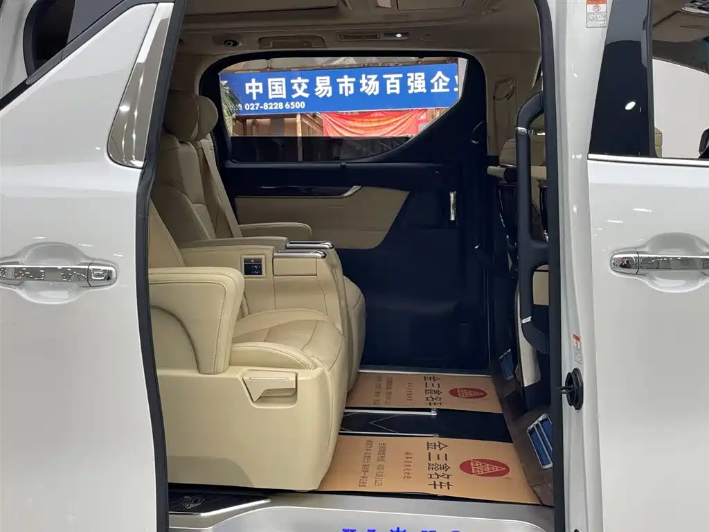 Toyota Alphard 2021 Hybrid 2.5L Luxury фото 12