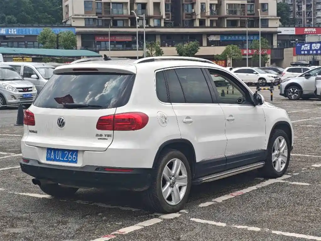 Volkswagen Tiguan 2011 Model 2.0TSI R-Line фото 4