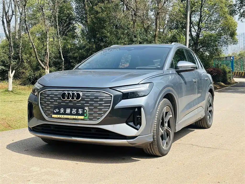 AUDI Q4 E TRON