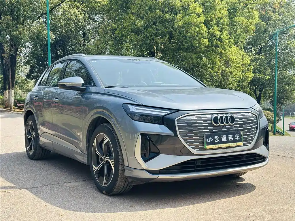 AUDI Q4 E TRON
