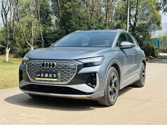 AUDI Q4 E TRON
