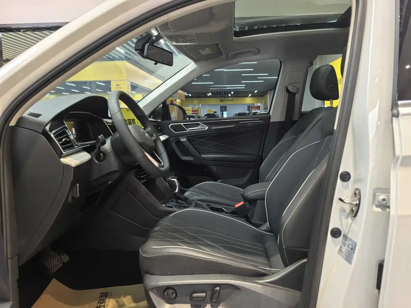 Volkswagen Tiguan L 2024 Outstanding 330TSI Auto 2WD Dragon Soaring Edition фото 8