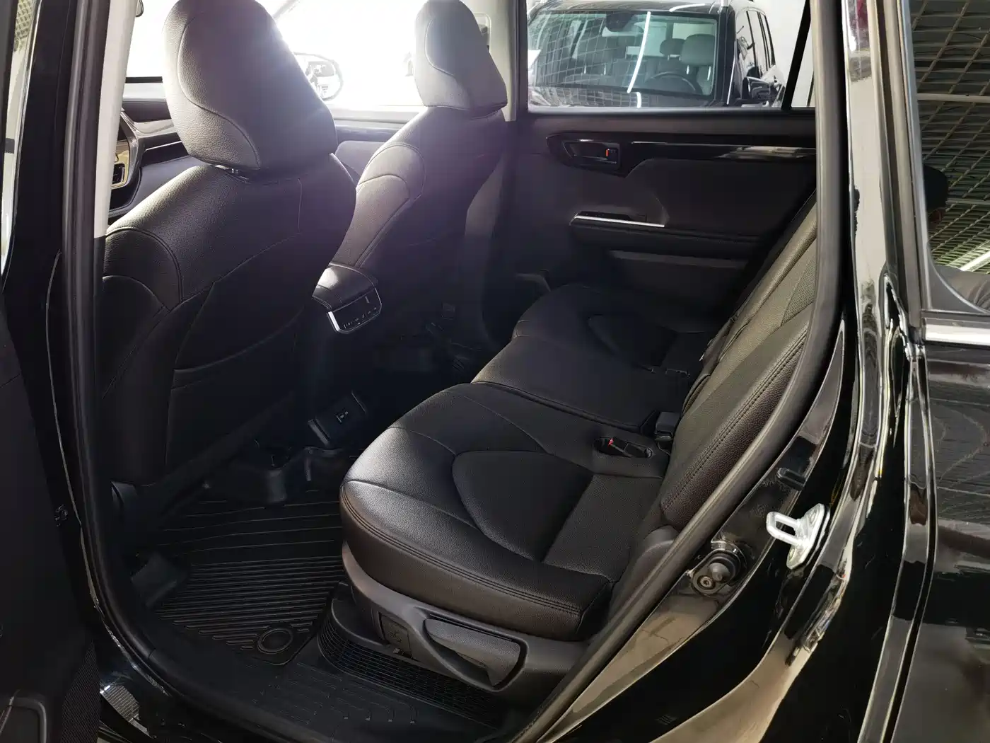 Toyota Highlander 2024 2.5L Smart Hybrid 4WD Elite 7-seater фото 9