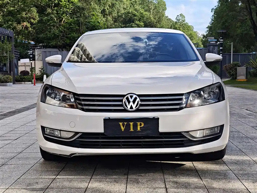 Volkswagen Passat 2011 1.8TSI DSG Honor Edition фото 2
