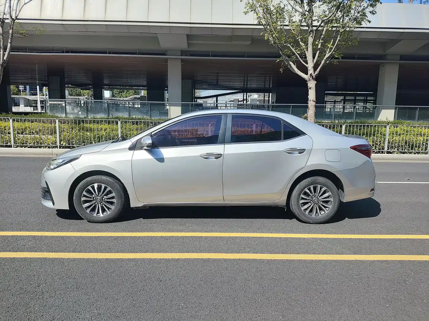 Toyota Corolla 2017 Facelift 1.2T S-CVT GL фото 8