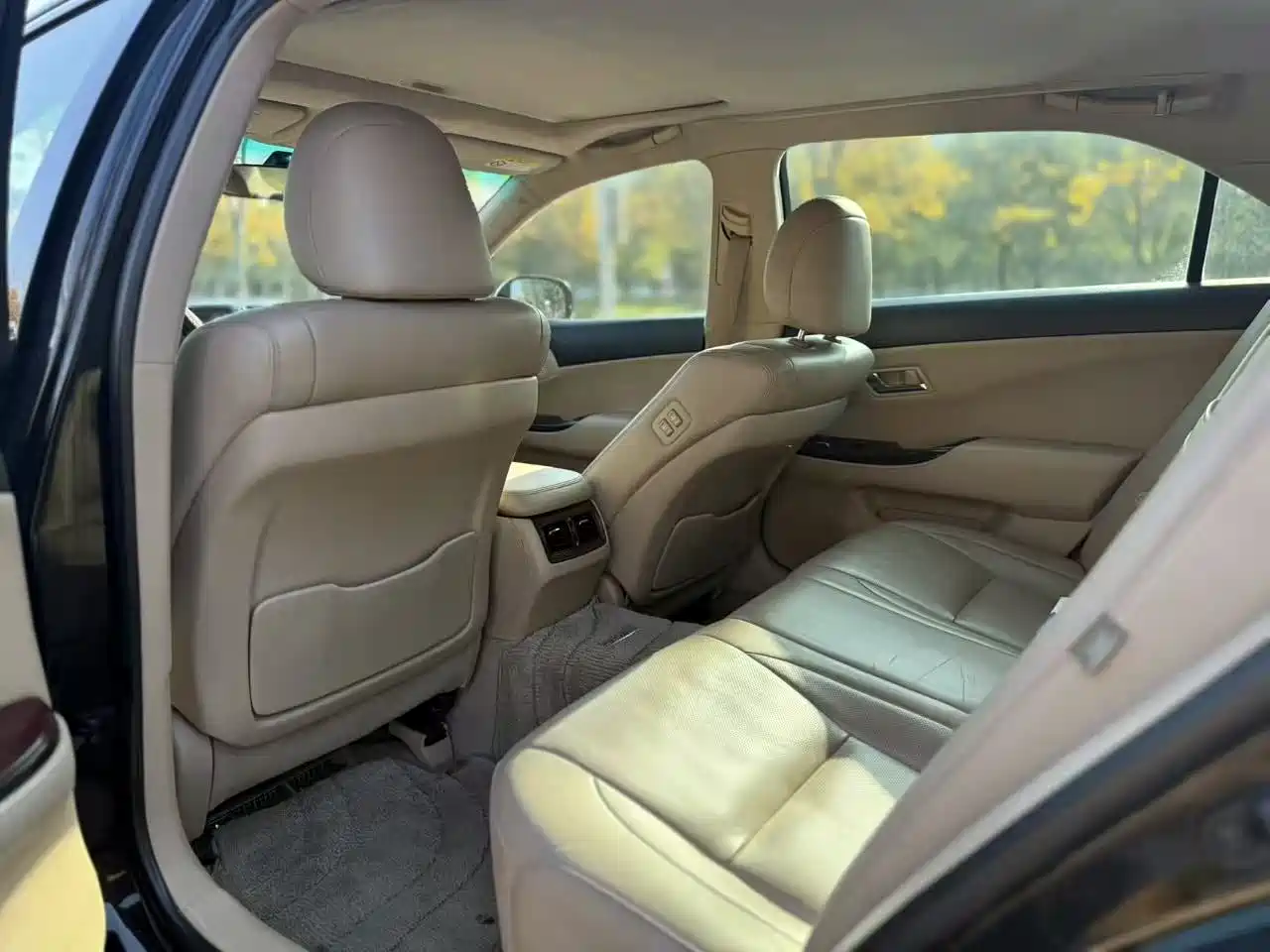 Toyota Crown 2010 2.5L Royal Leather Navigation Edition фото 6
