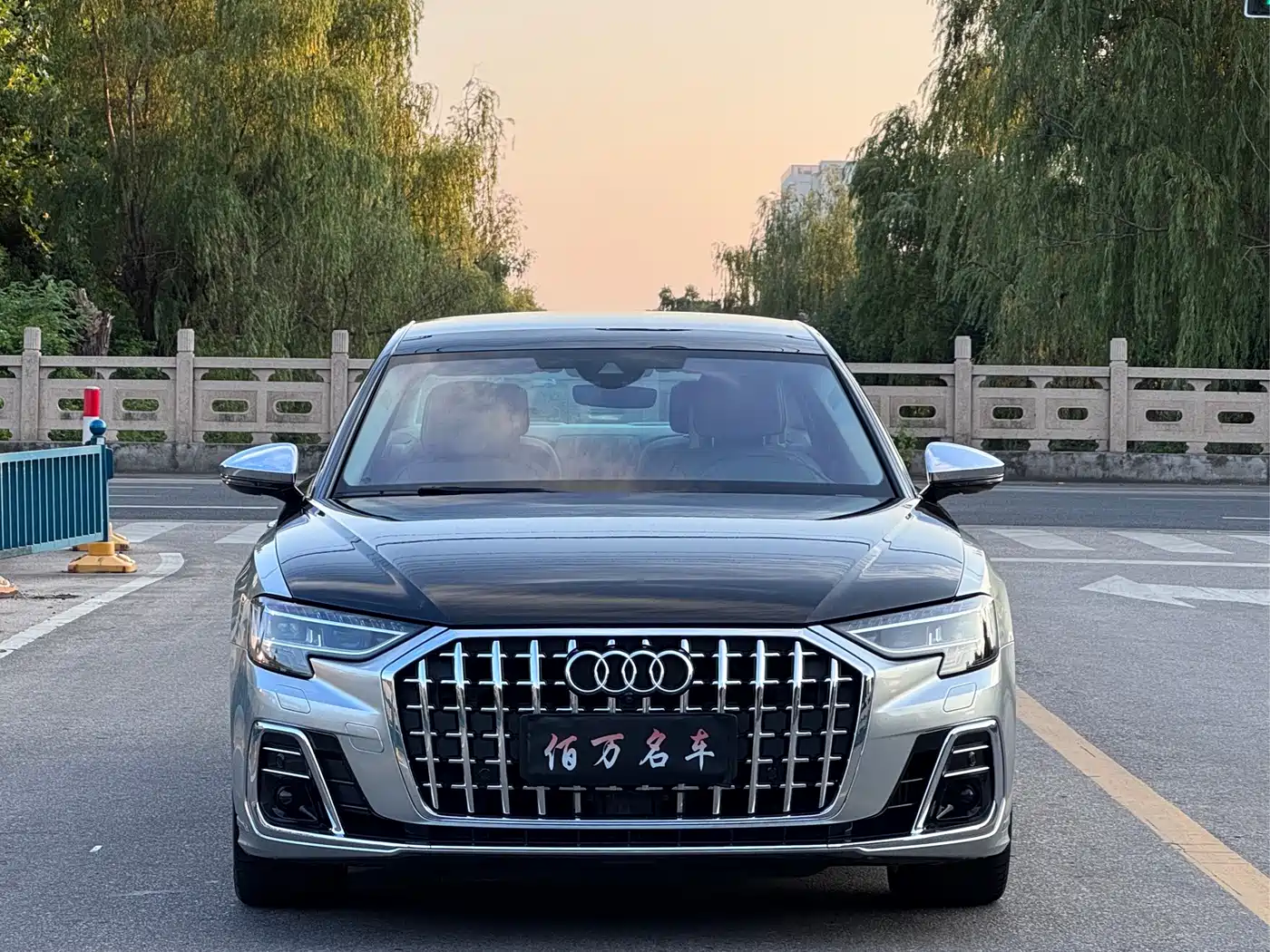 Фото 2 - Audi A8