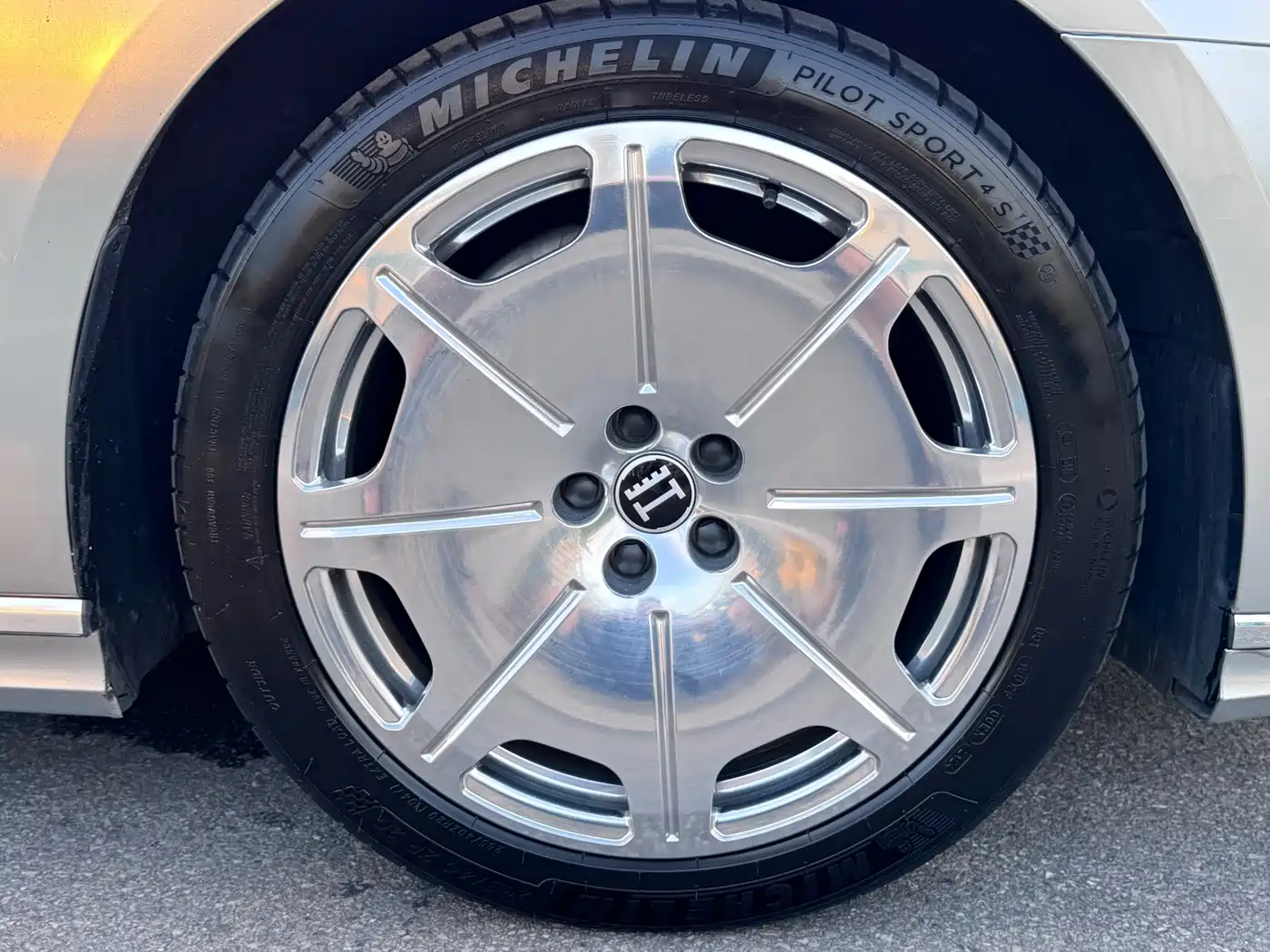 Фото 24 - Audi A8