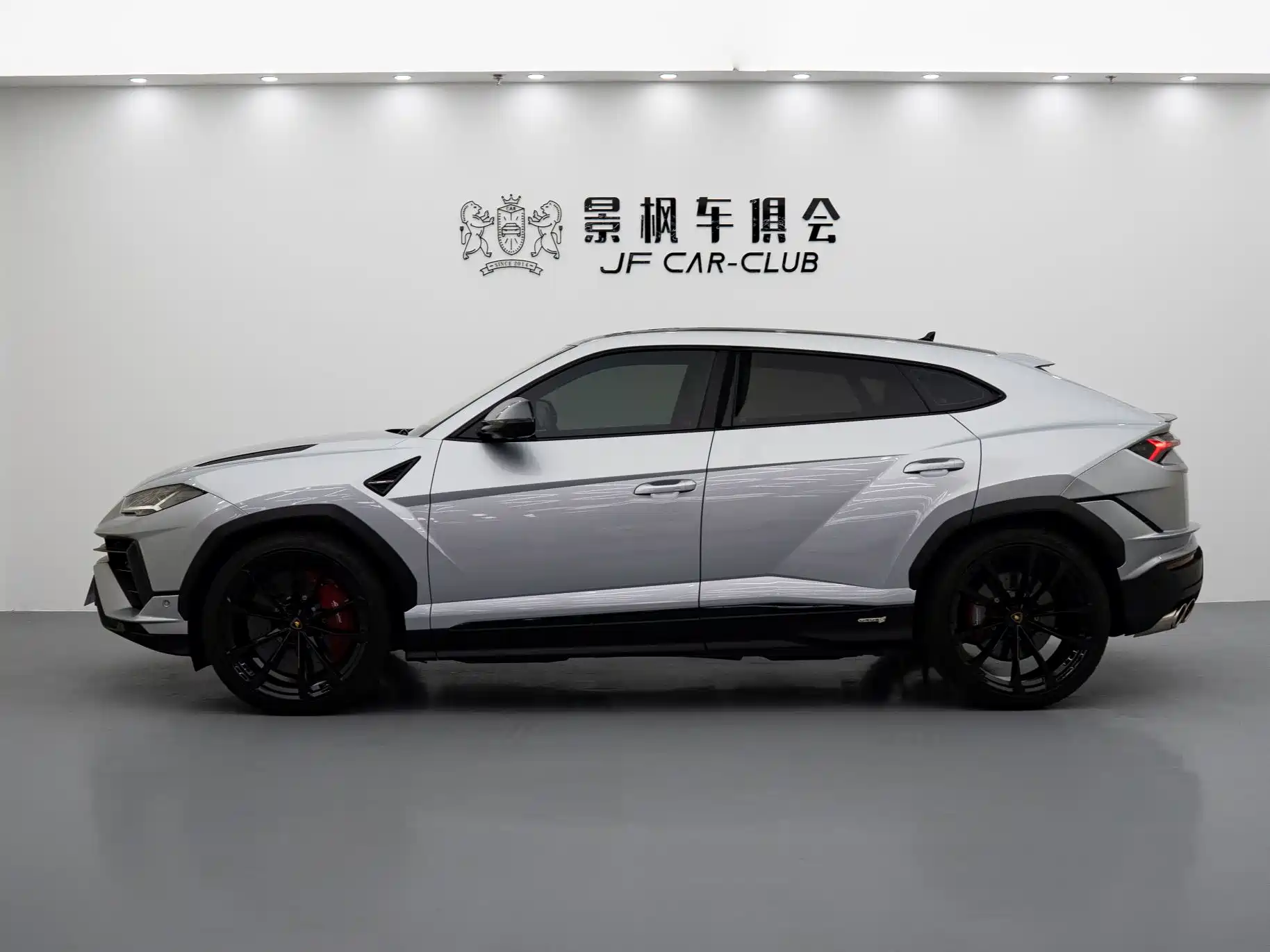 Фото 5 - Lamborghini Urus