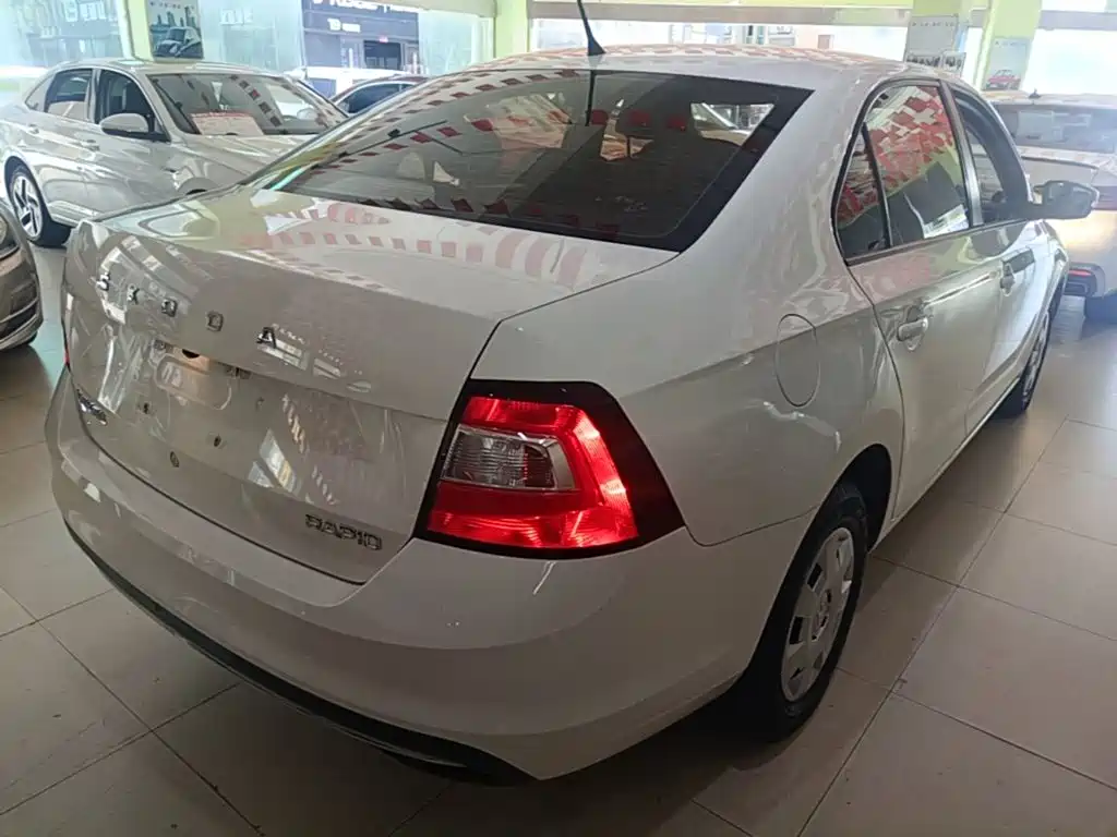 Фото 7 - Škoda Rapid