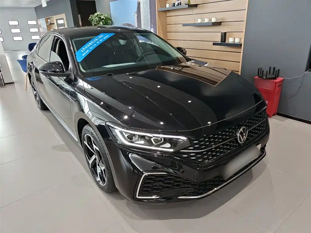 Volkswagen Passat 2025 Outstanding 380TSI Starlight Dragon Glory Edition фото 4