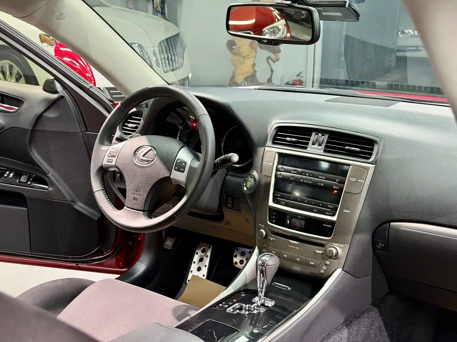 Photo 13 - Lexus IS