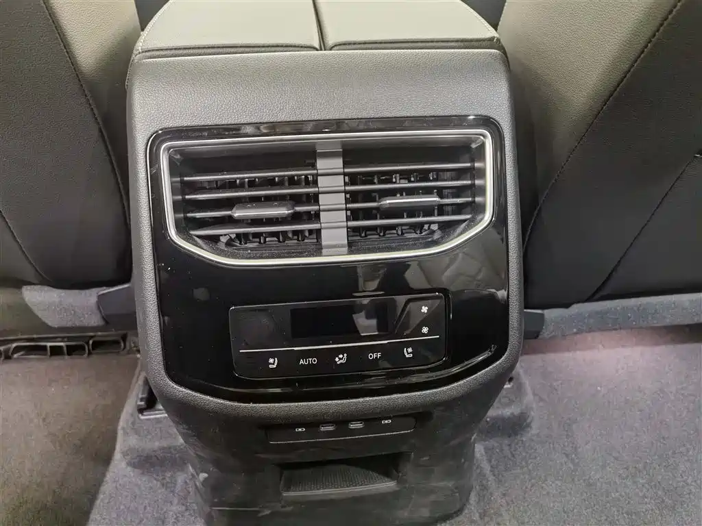 Volkswagen Talagon 2025 450TSI R-Line 6-Seater фото 15