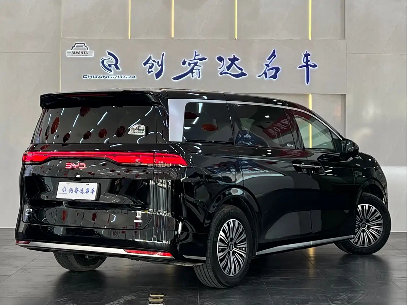 BYD Xia 2025 DM-i 1.5T 180km Surpass Edition фото 5