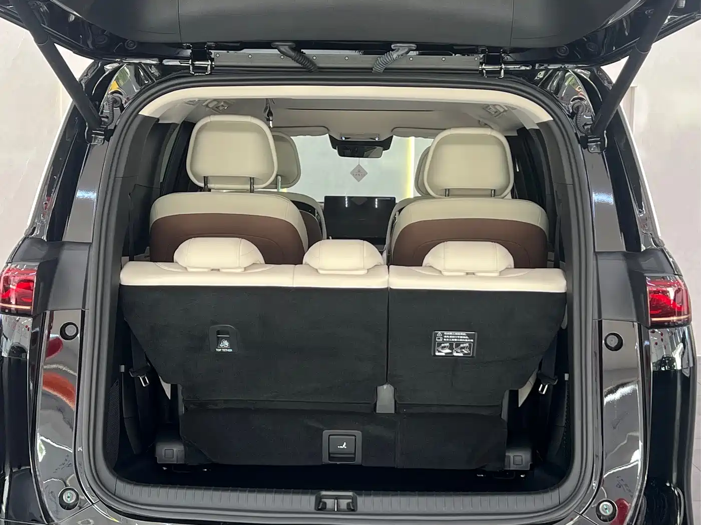 BYD Xia 2025 DM-i 1.5T 180km Surpass Edition фото 30