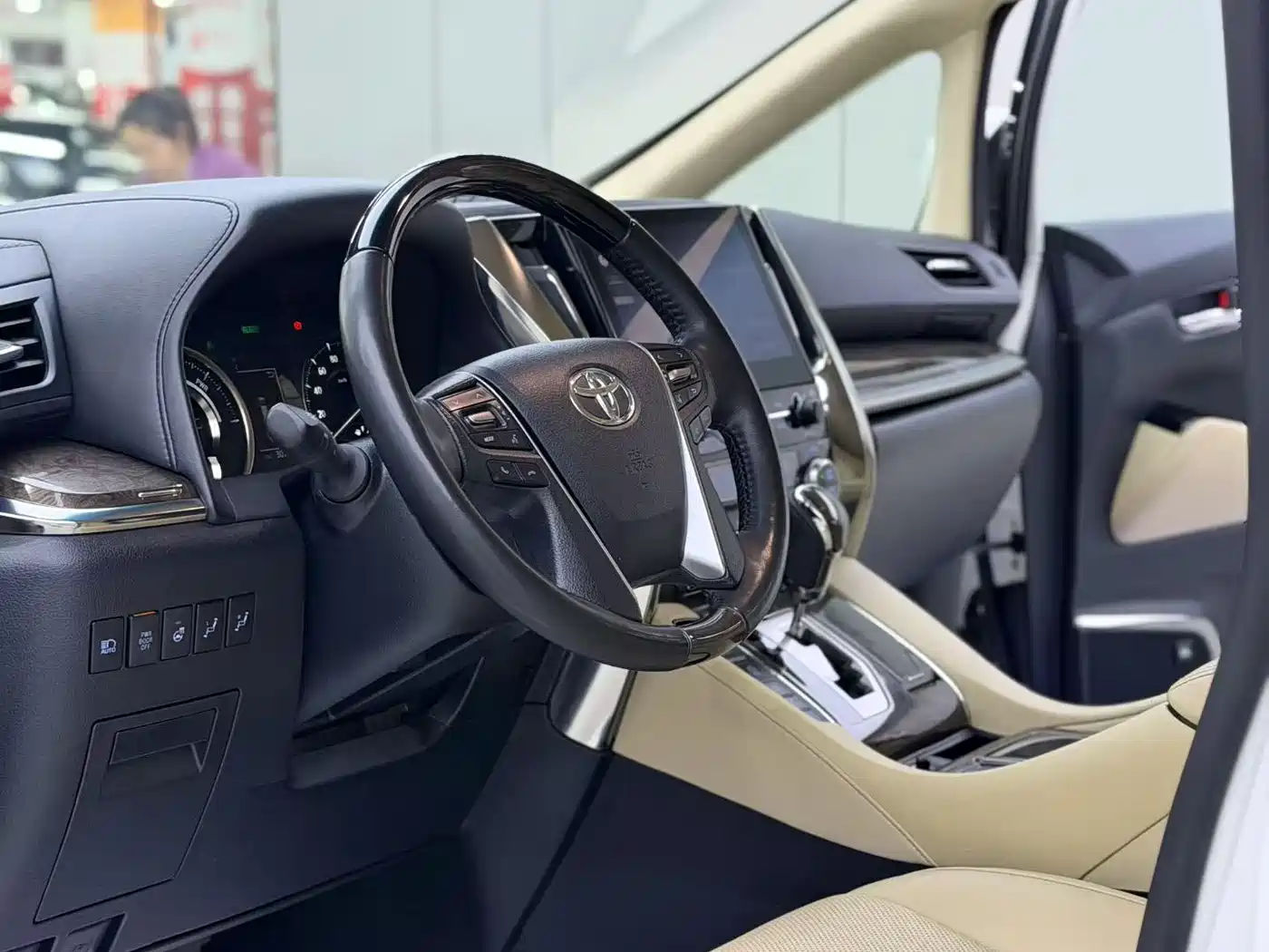 Toyota Alphard 2021 Hybrid 2.5L Luxury фото 7