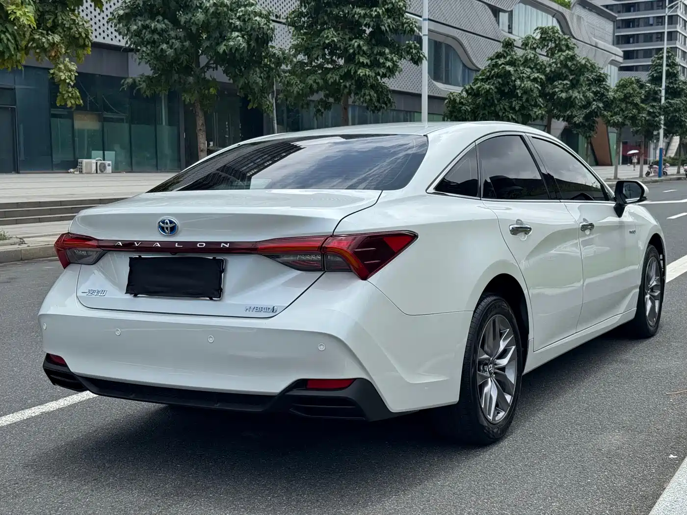 Toyota Avalon 2019 Hybrid 2.5L Luxury Edition China V фото 9