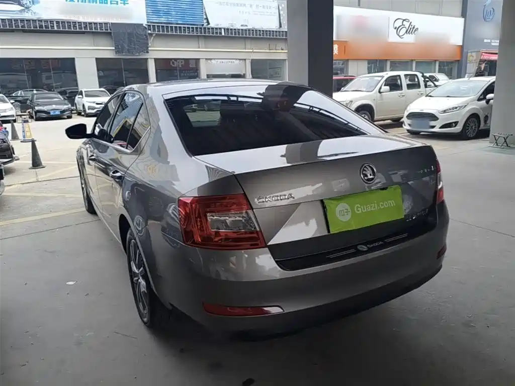 Škoda Octavia 2017 Classic 1.6L Automatic Comfort фото 5