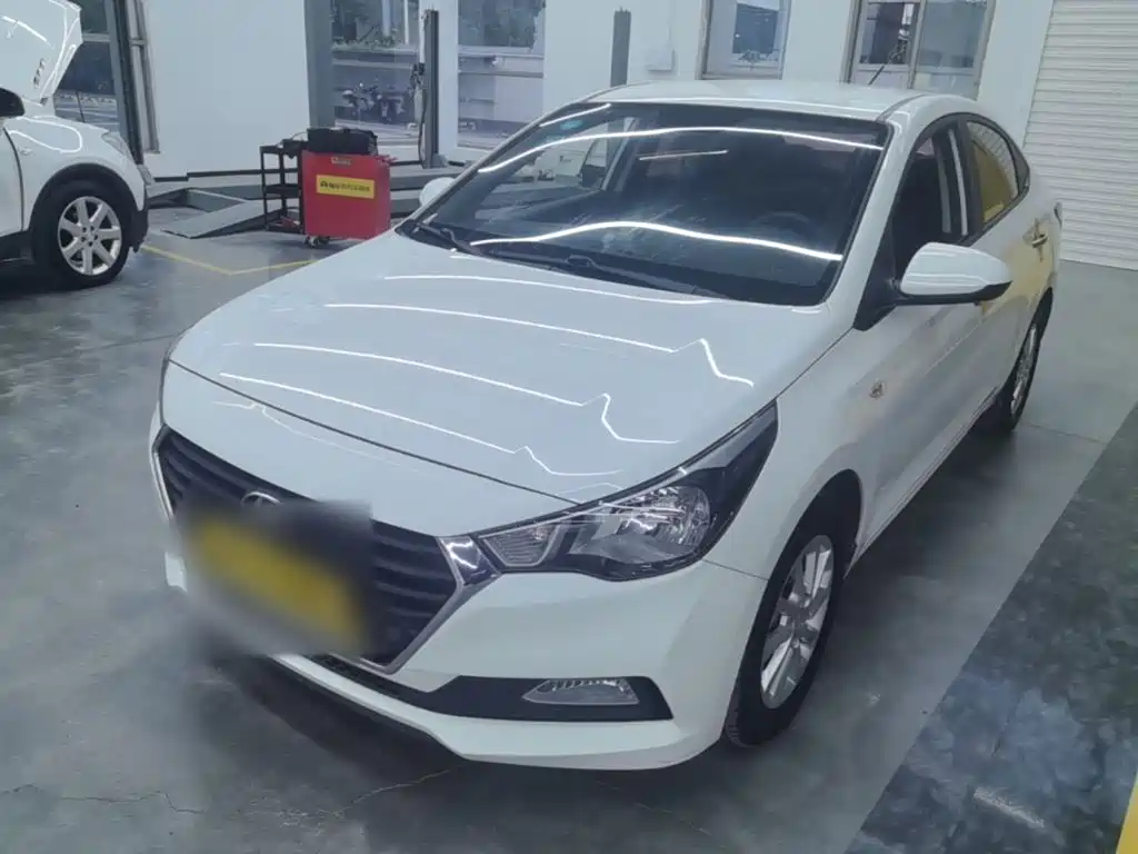 صورة 1 - Hyundai Verna
