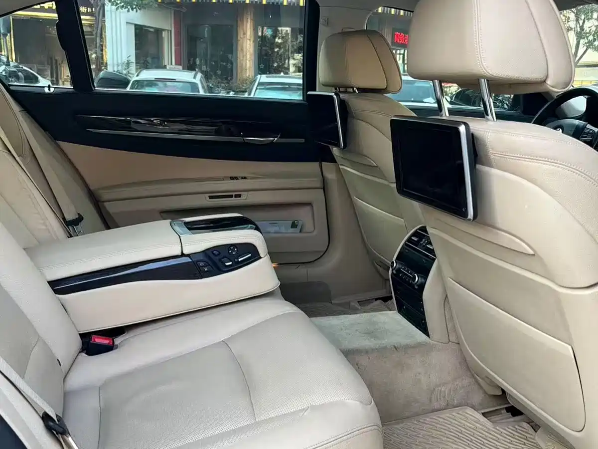 BMW 7 Series 2013 Model 730Li Luxury фото 5