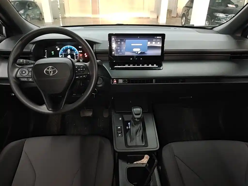 Toyota Corolla Cross 2025 2.0L Pioneer Edition фото 14