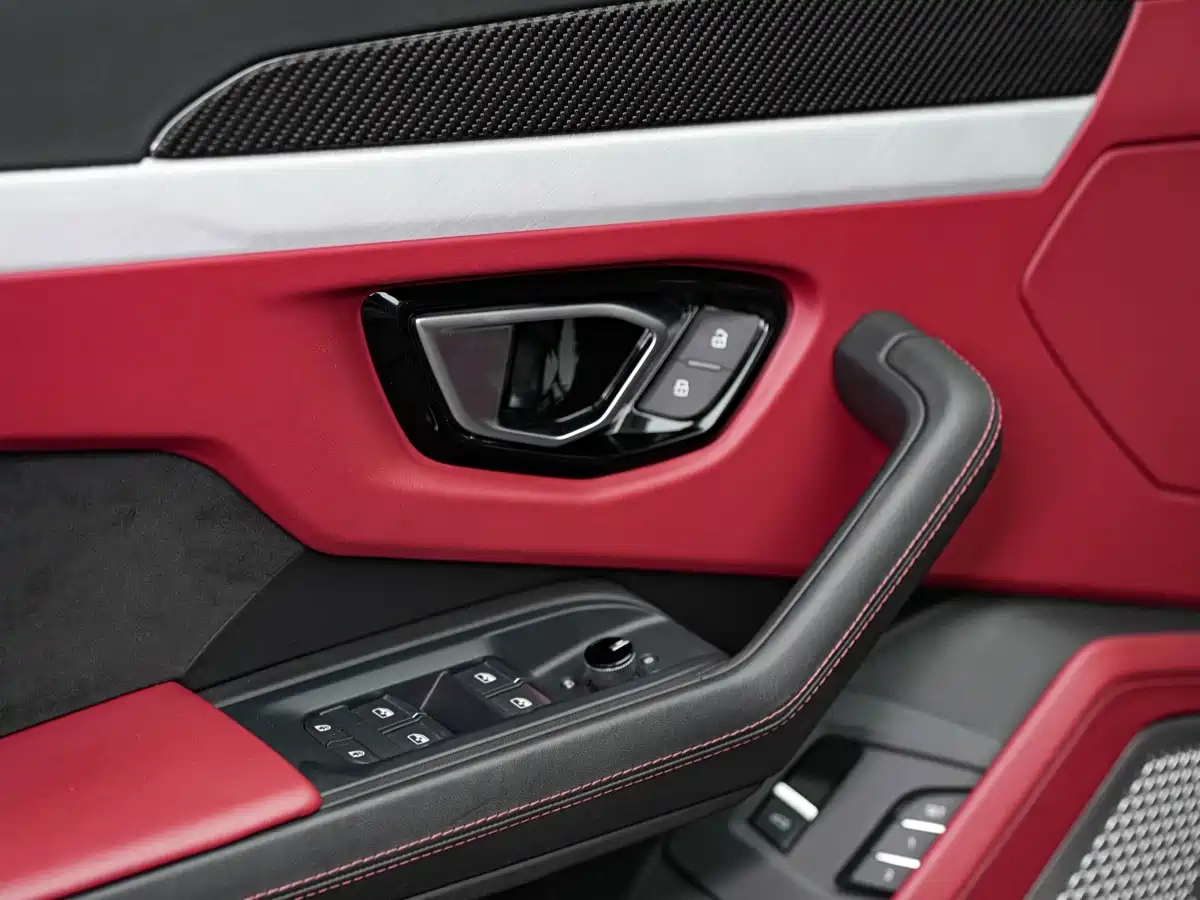 Фото 9 - Lamborghini Urus