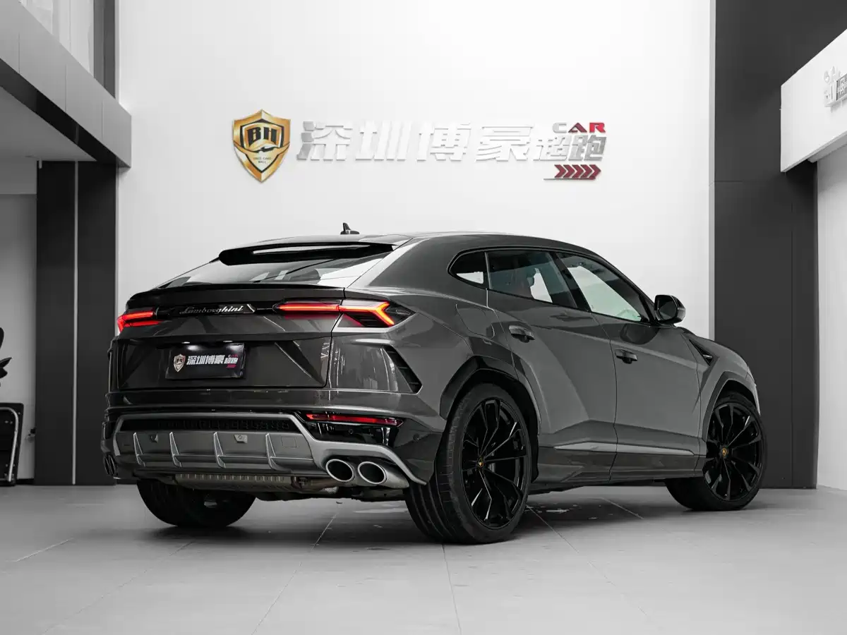 Фото 23 - Lamborghini Urus