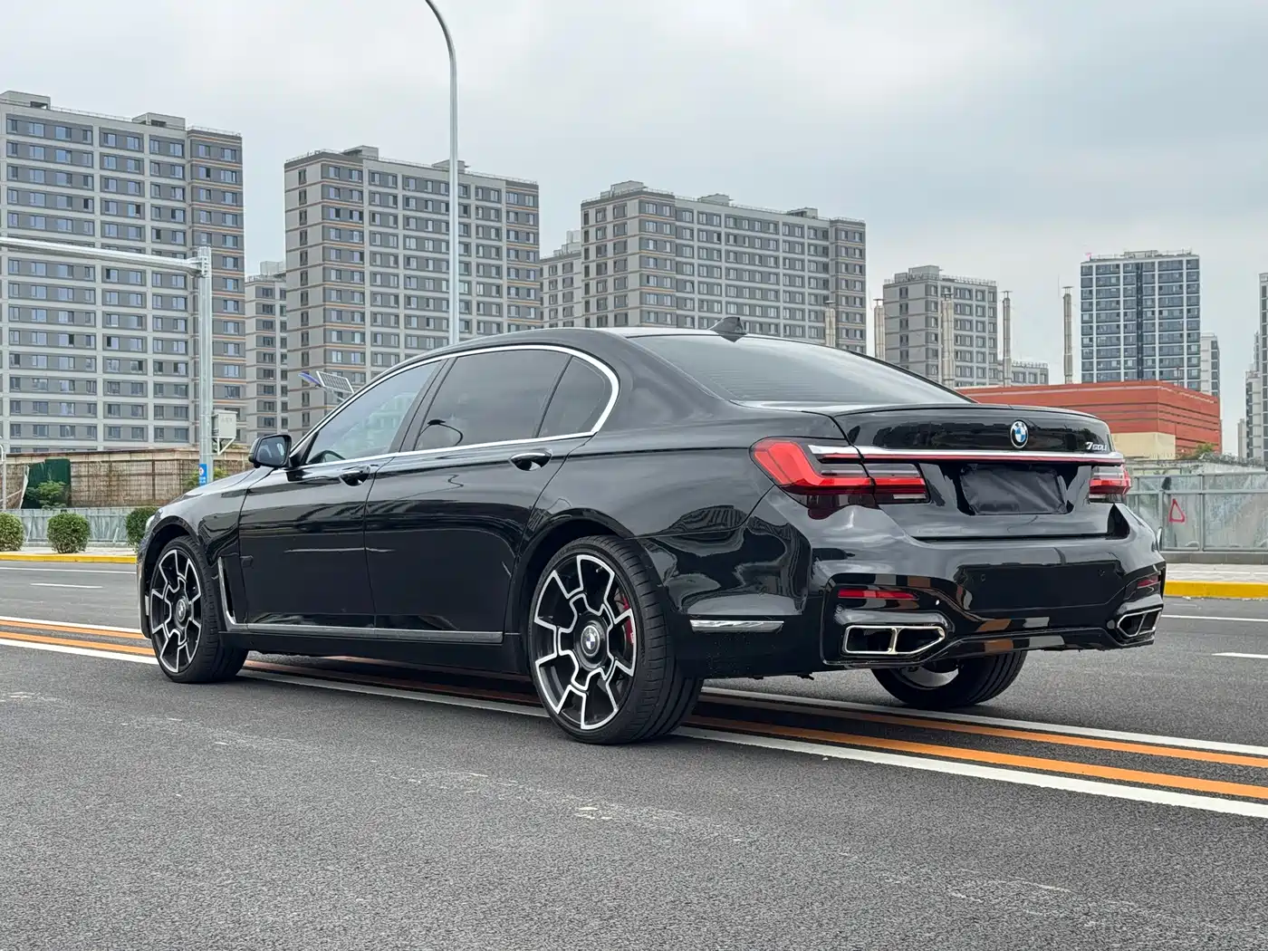BMW 7 Series 2010 750Li фото 6