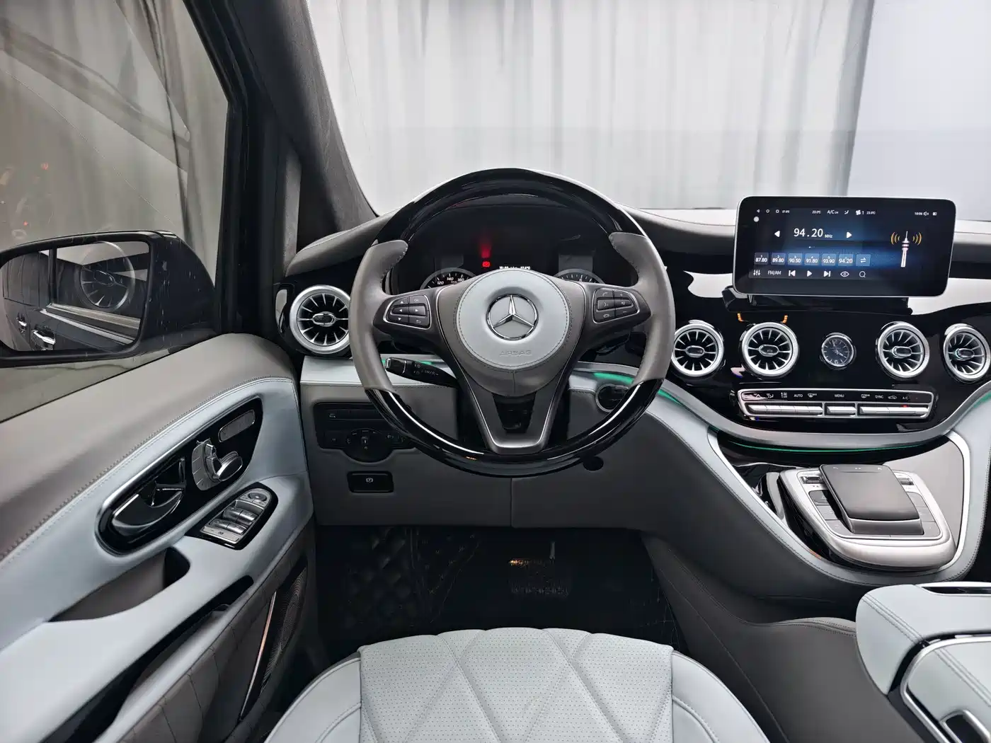 Mercedes-Benz Vito 2023 2.0T Business 7-Seater фото 13