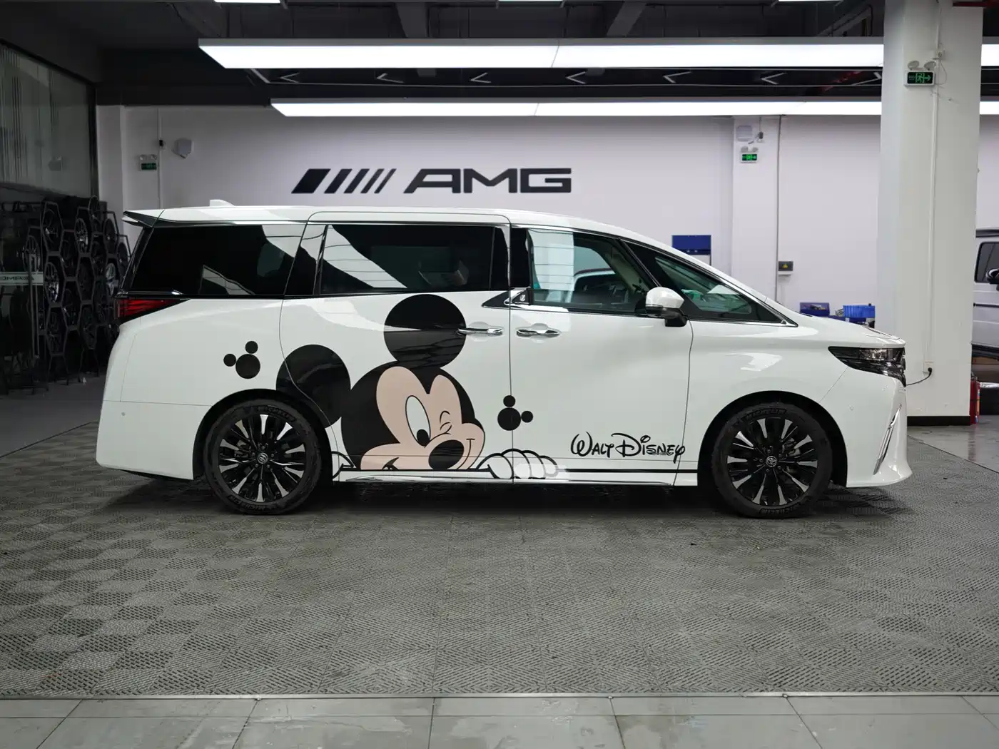 Toyota Alphard 2024 Hybrid 2.5L Ultimate Enjoyment Edition фото 4