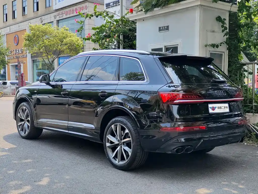 Photo 4 - Audi Q7