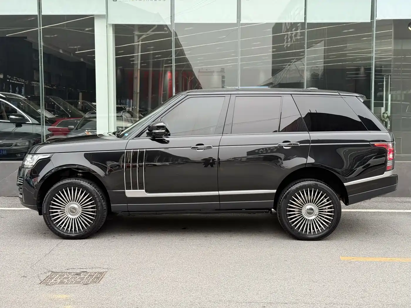 Land Rover Range Rover 2015 3.0 TDV6 Vogue SE Genesis Extended Edition фото 4