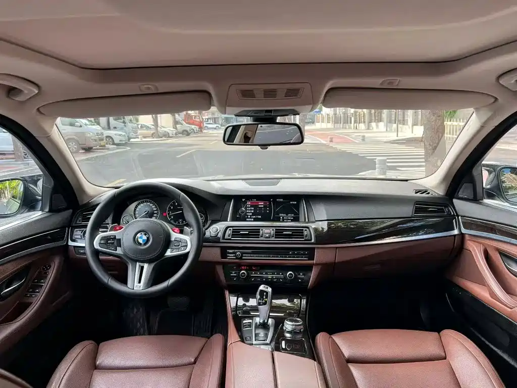 Photo 7 - BMW 5 Series