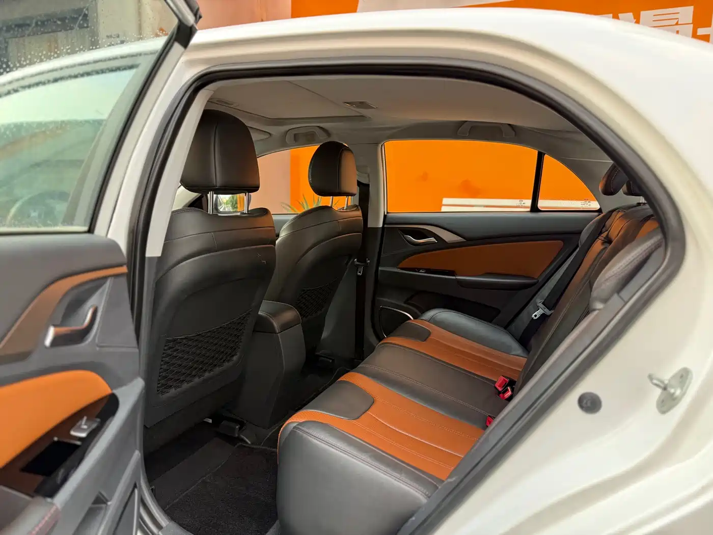 BYD Qin New Energy 2015 1.5T Dual Crown Flagship Edition фото 15