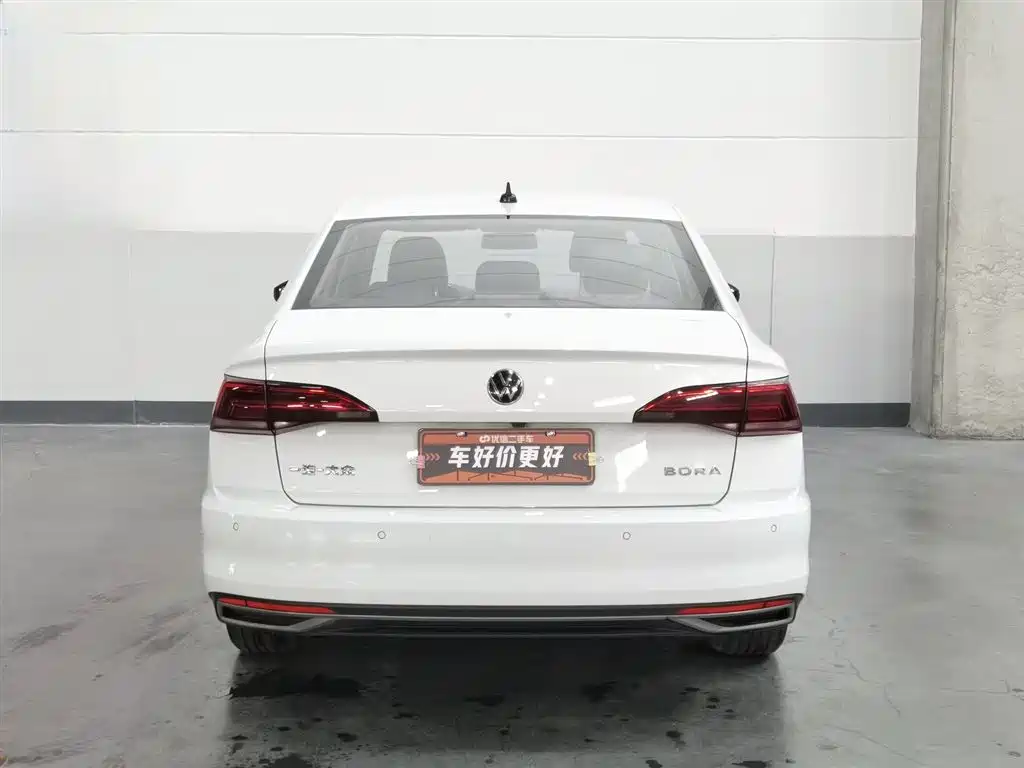 VOLKSWAGEN BORA