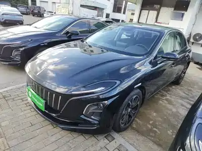 Hongqi E-QM5