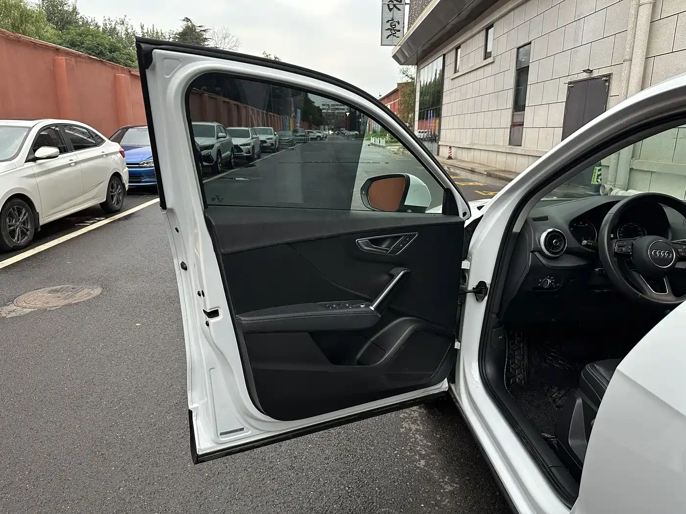 Photo 16 - Audi Q2L