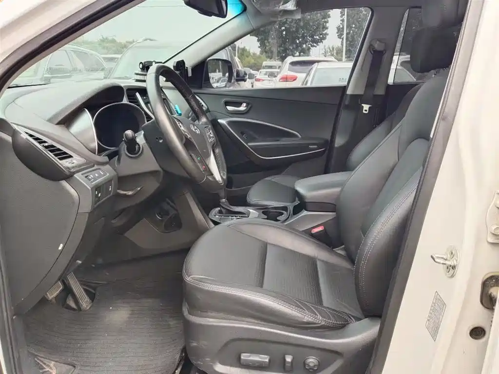 Hyundai Santa Fe 2013 Facelift 2.4L Automatic 4WD Smart фото 12