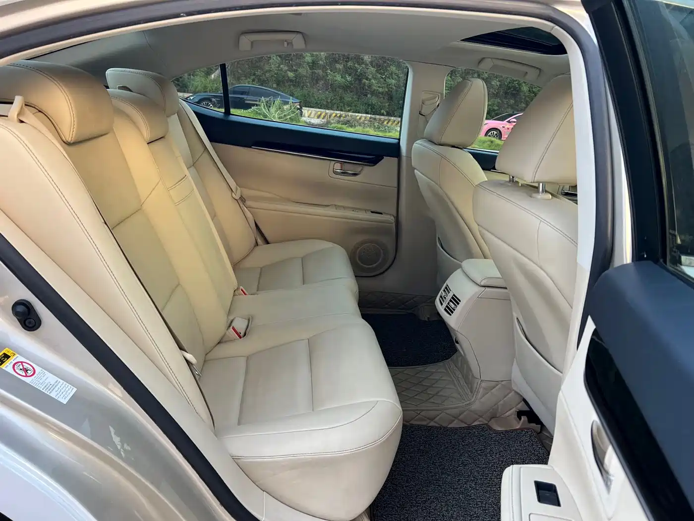 Фото 12 - Lexus ES