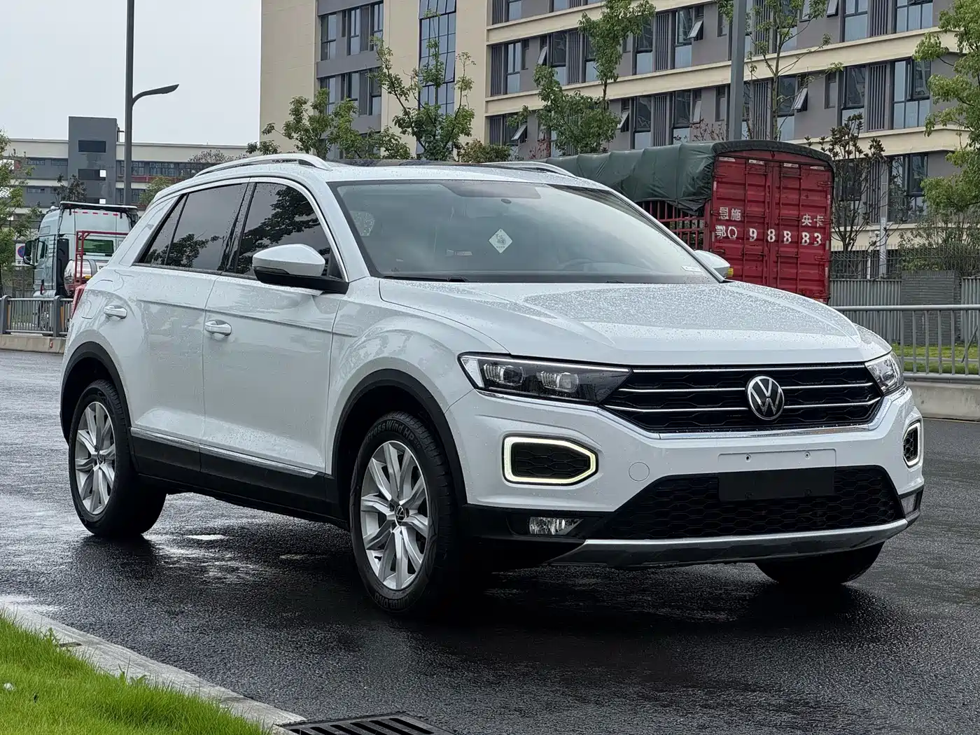 Volkswagen T-Roc, миниатюра 3