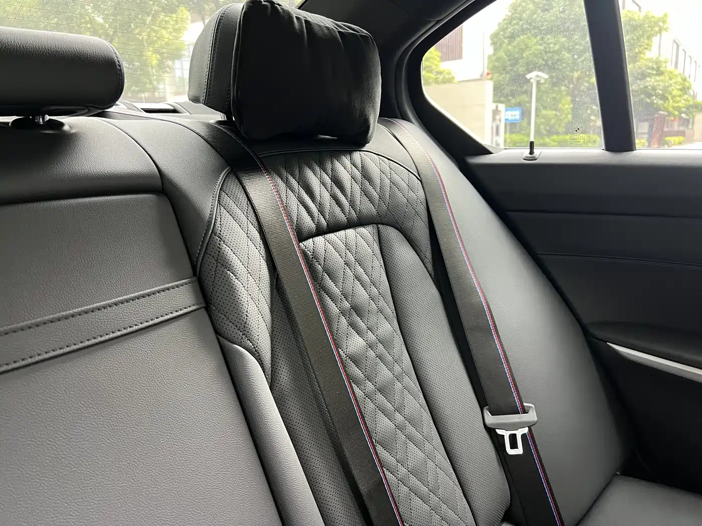BMW 3 Series 2025 330Li Premium M Sport Night Edition фото 16